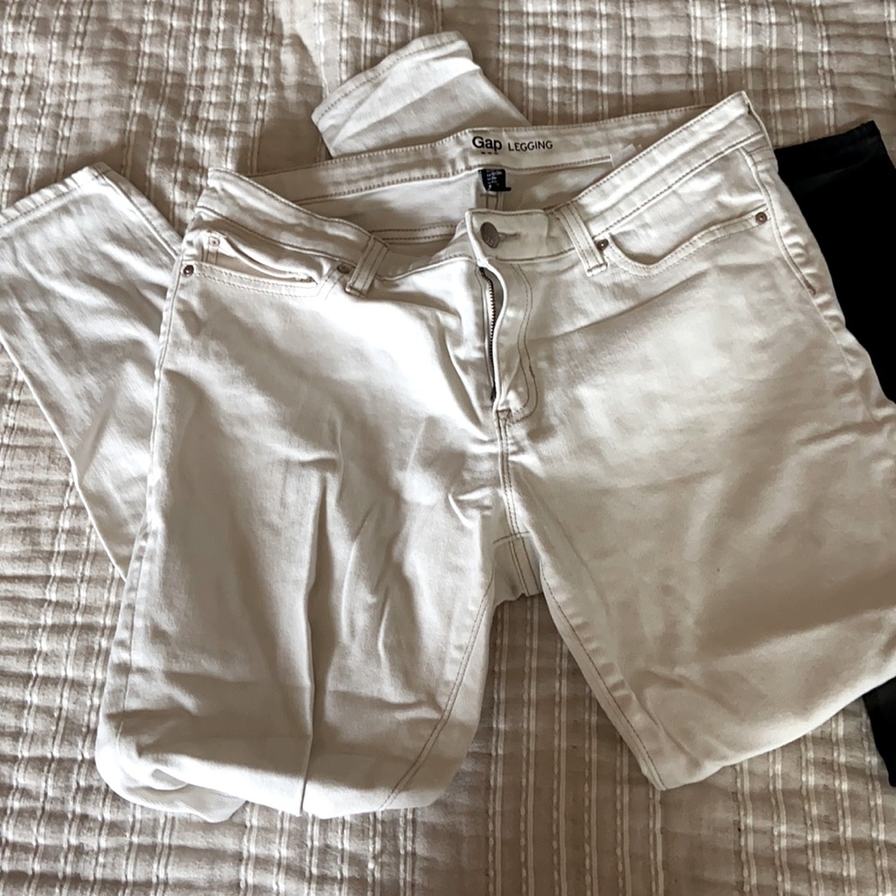 Women’s off white gap jeans